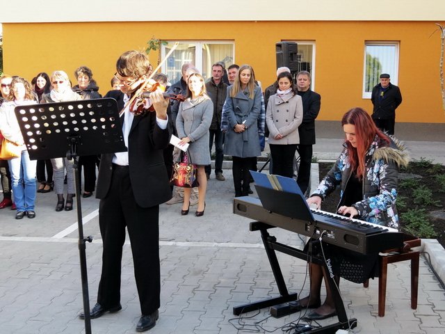 Átadták a felújított felnőtt háziorvosi rendelőt 03